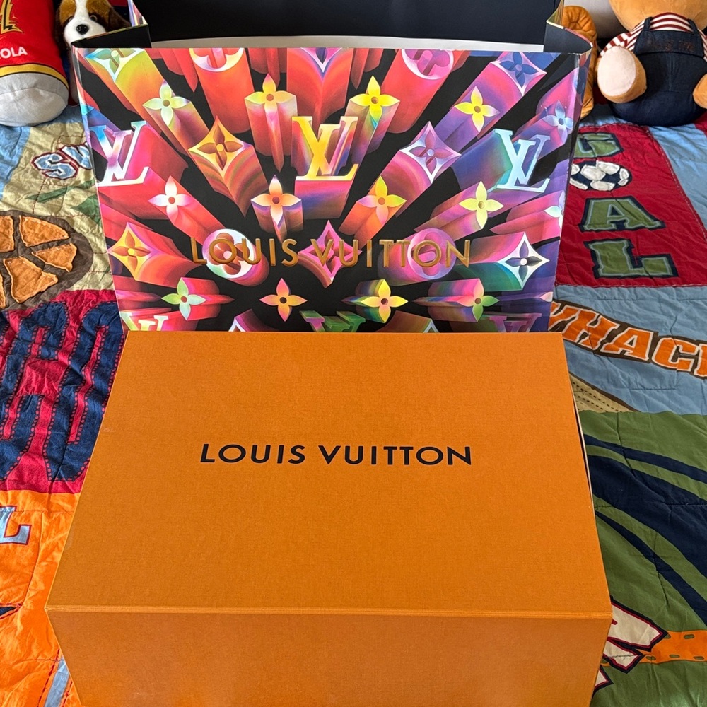 Louis Vuitton 💯 original Box and Limited Edition Shopping Bag